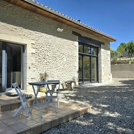 Lumineux Avec Jardin Clos Et Parking - Fr-1-616-495 *